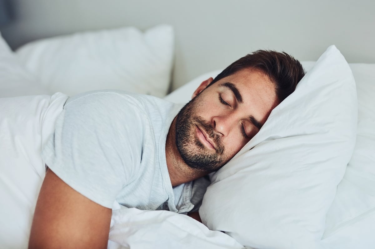 Hombre durmiendo profundamente
